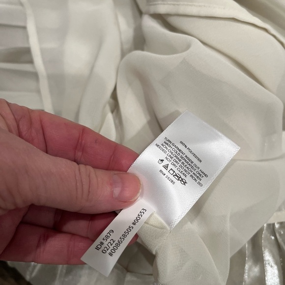 EXPRESS Pleated Off The Shoulder Balloon Sleeve Top SMALL NWT White Metallic - Picture 12 of 13